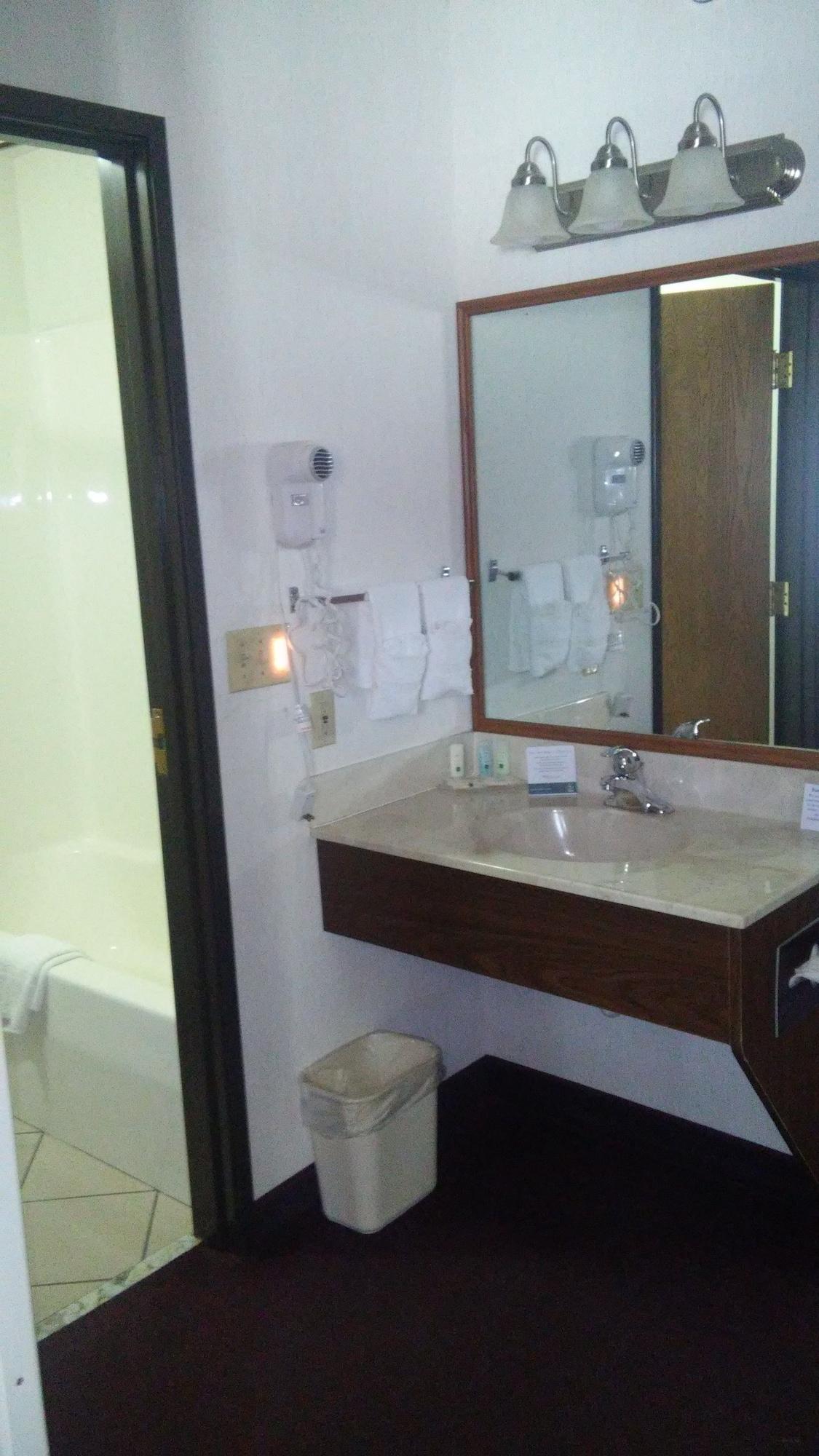 היל סיטי Everspring Inn & Suites מראה חיצוני תמונה