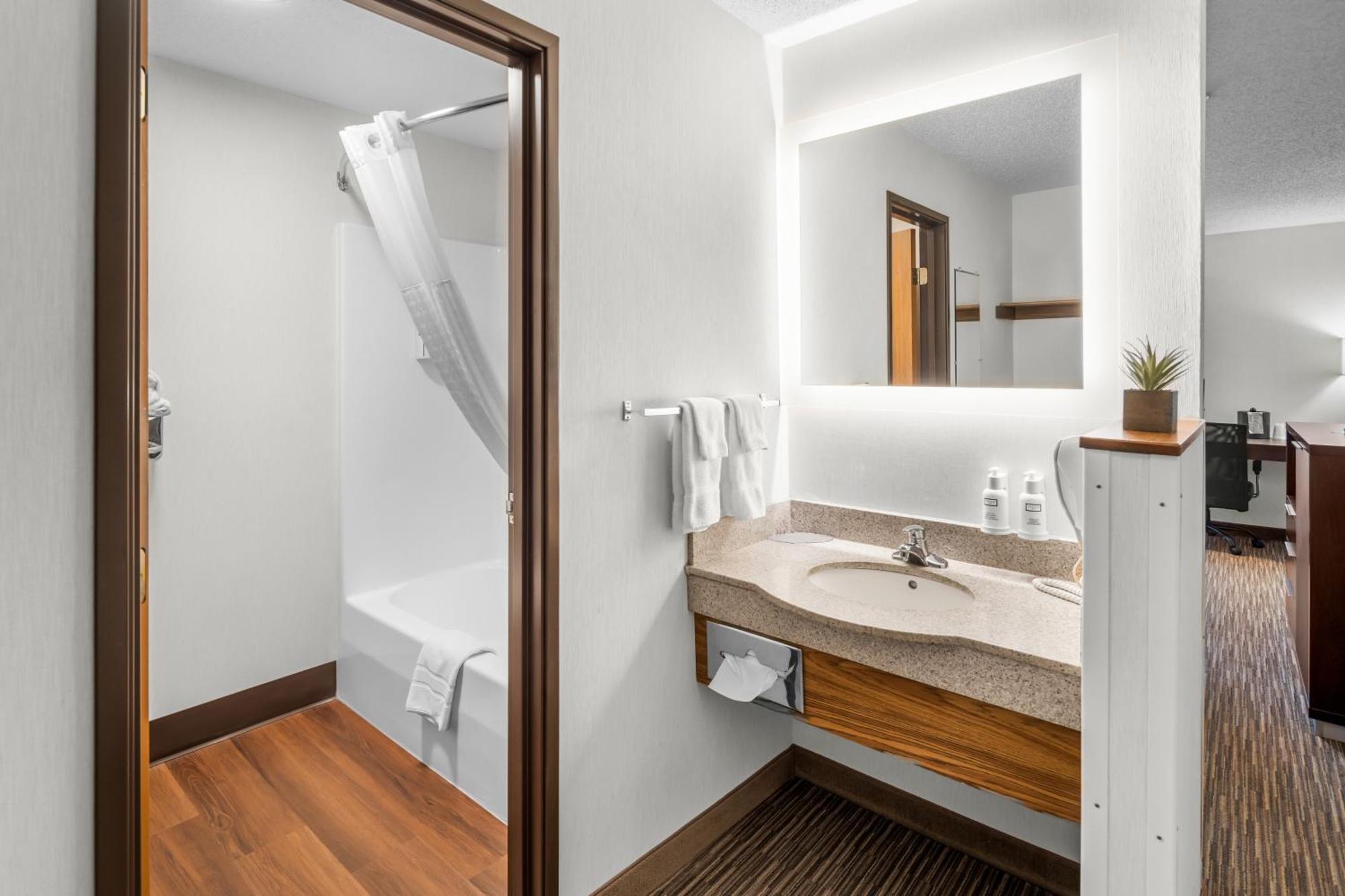 היל סיטי Everspring Inn & Suites מראה חיצוני תמונה