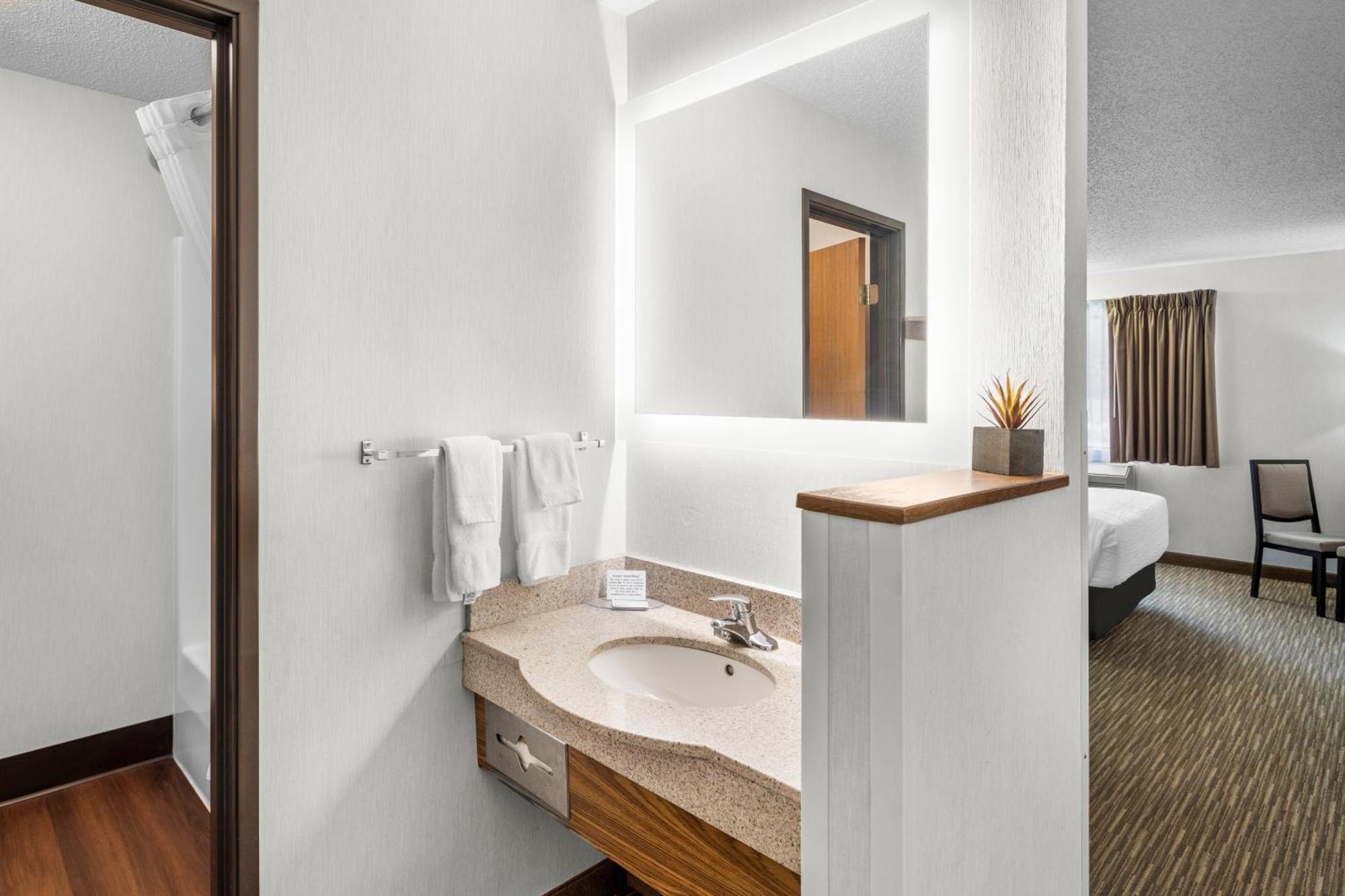 היל סיטי Everspring Inn & Suites מראה חיצוני תמונה